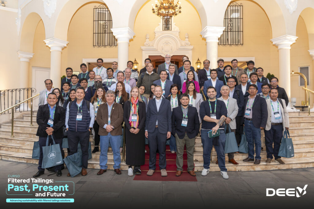 Equipo de participantes del curso Relaves Filtrados al cierre del evento.